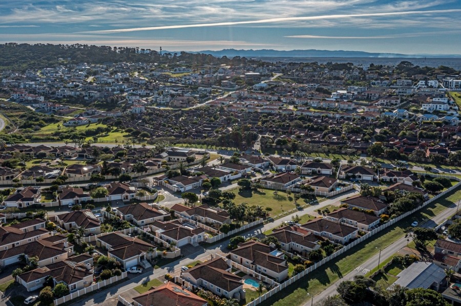 4 Bedroom Property for Sale in Lovemore Park Eastern Cape